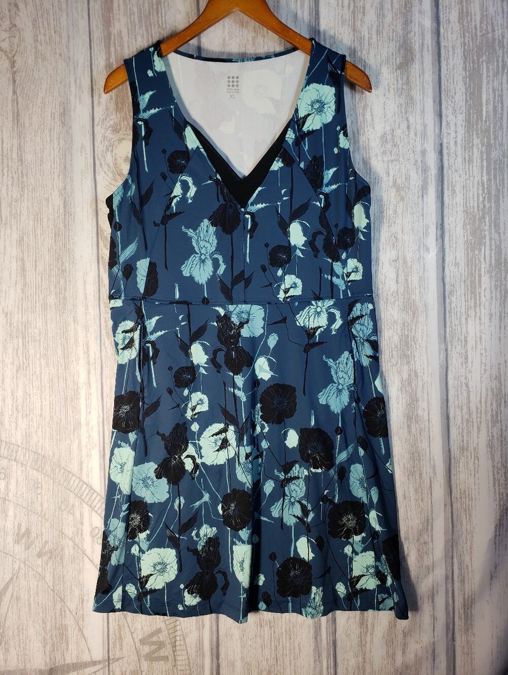 Title Nine Freelance Dress in the Anemone print Activewear Shelf Bra Size XL